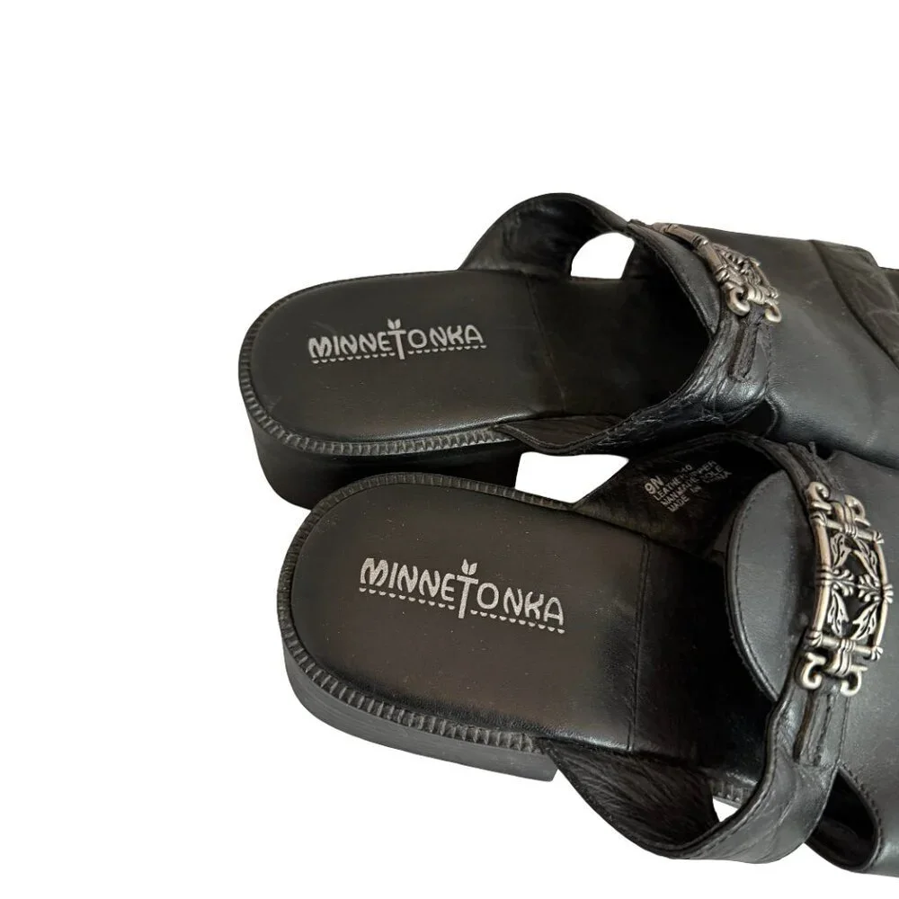 Minnetonka Black Leather Slide Sandals Silver Buckle Classic Size 9 Narrow Women